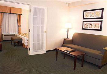 Fairfield & By Marriott Toronto Airport Hotel