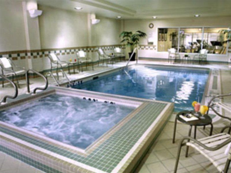Fairfield & By Marriott Toronto Airport Hotel 3*