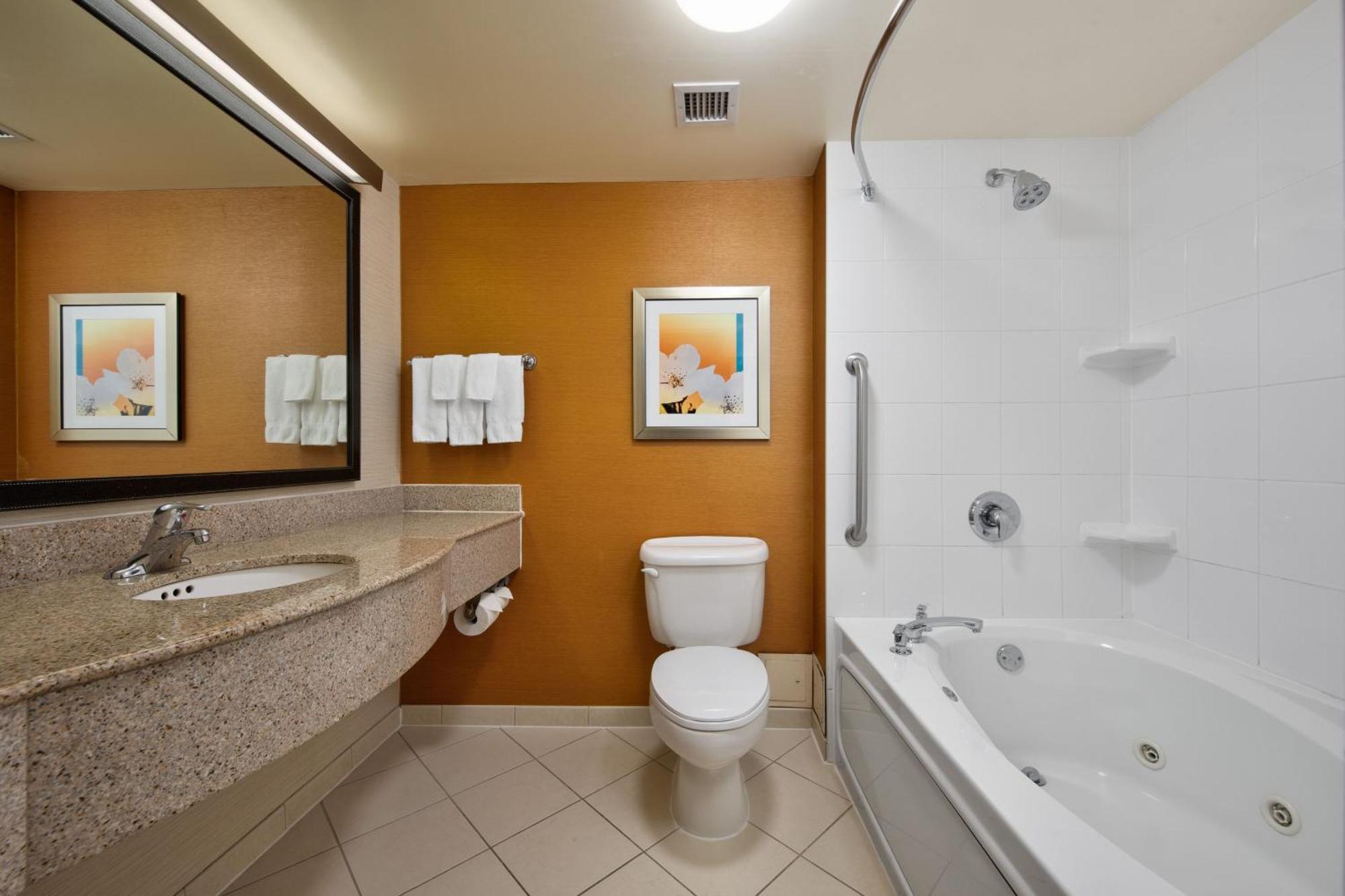 Fairfield & By Marriott Toronto Airport Mississauga