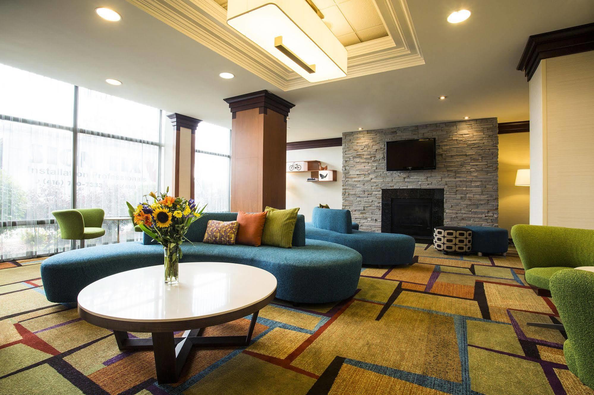 Fairfield & By Marriott Toronto Airport Hotel 3*