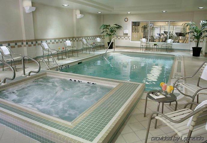 Hotel Fairfield & By Marriott Toronto Airport Mississauga