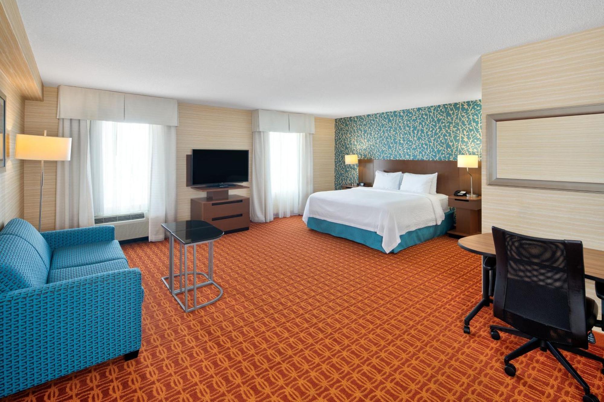 Hotel Fairfield & By Marriott Toronto Airport 3*