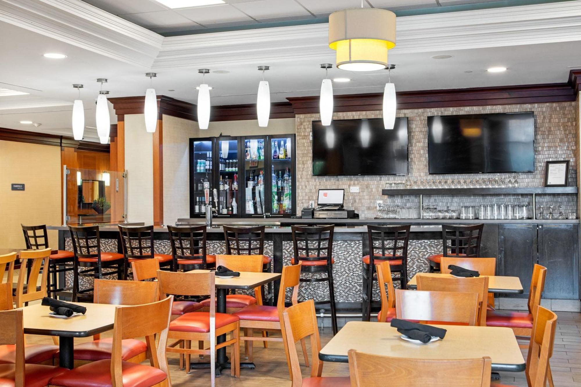Hotel Fairfield & By Marriott Toronto Airport Mississauga