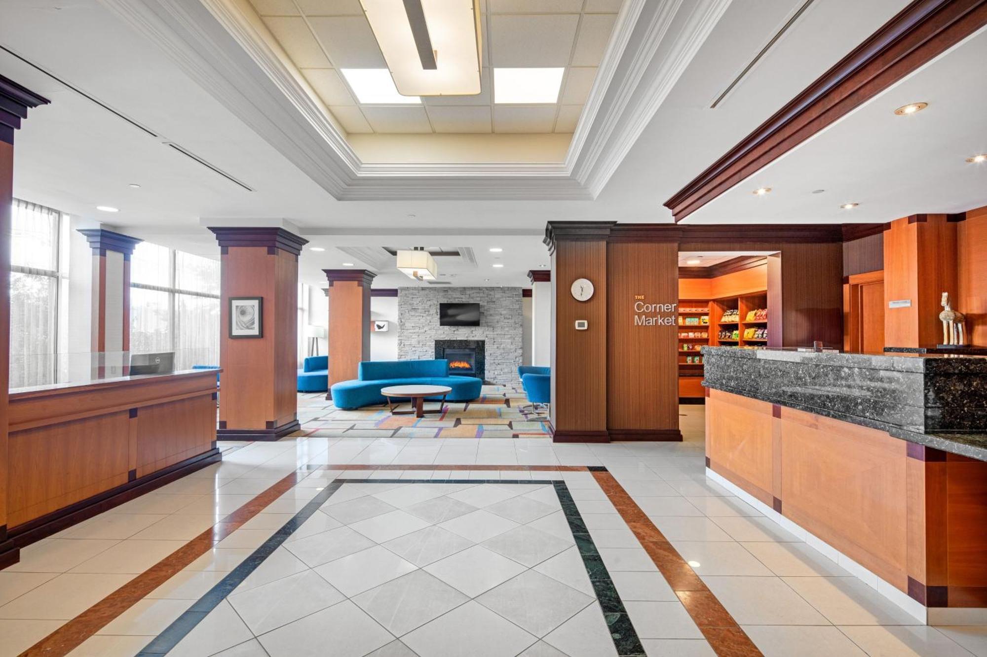 Hotel Fairfield & By Marriott Toronto Airport 3*