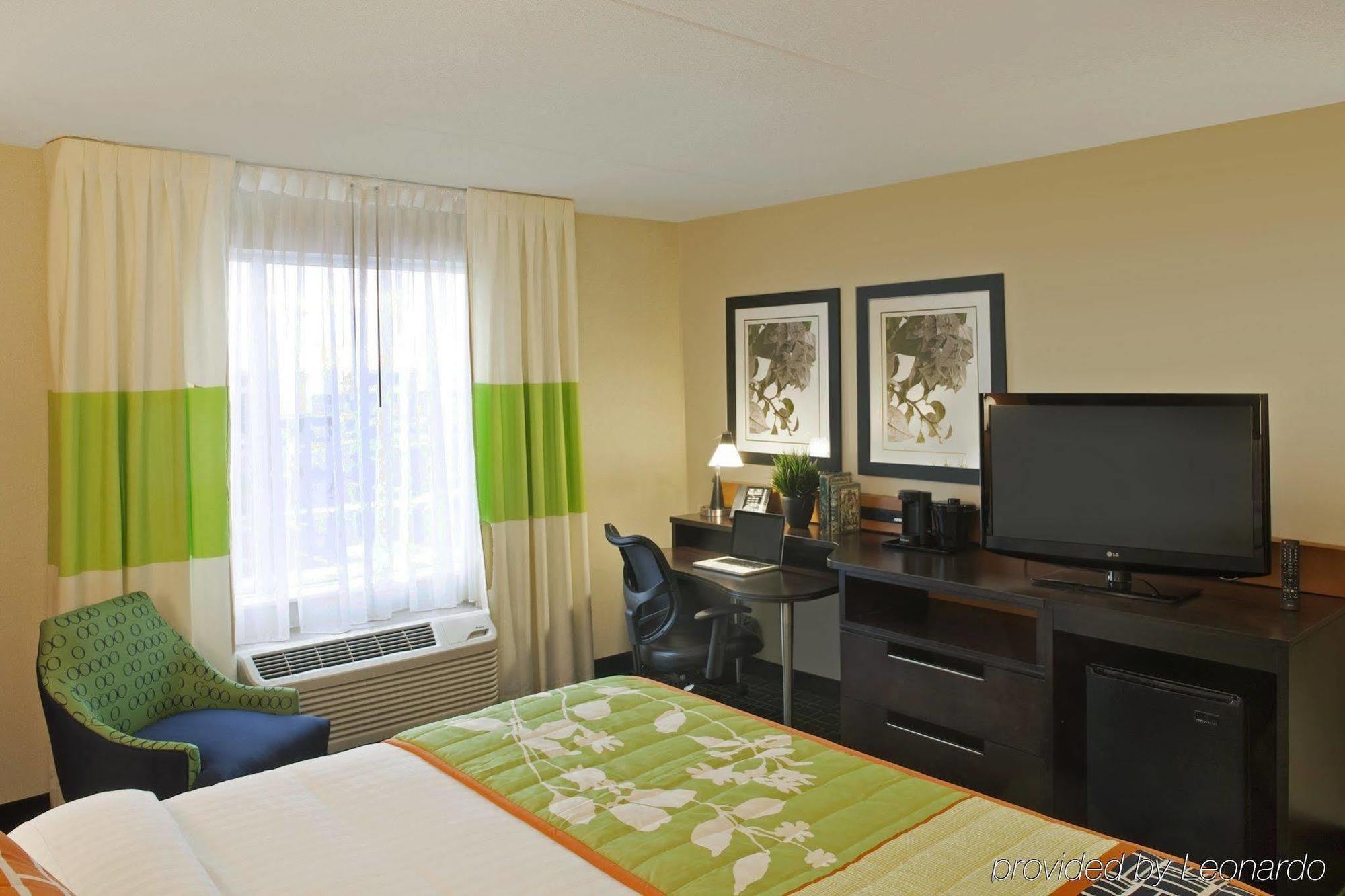 Hotel Fairfield & By Marriott Toronto Airport 3*
